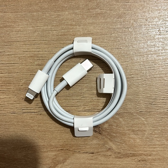 Apple Fast charger cable - Picture 2 of 3